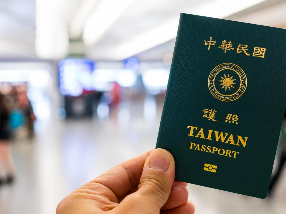 台灣護照能存手機了！Google錢包支援「數位護照」3步驟搞定…出國還要帶實體護照？使用限制一次看